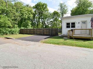 174 Bend St, Warwick, RI 02889