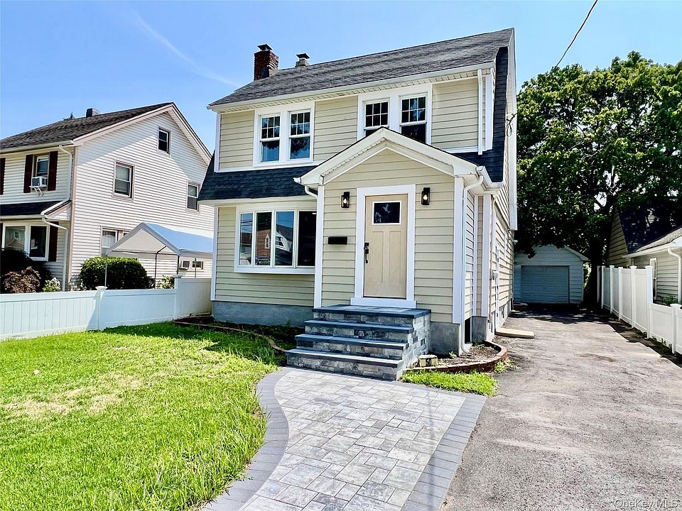 1st image of 50 E Saint Marks Place