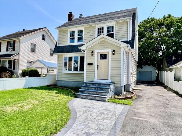 50 E Saint Marks Place, Valley Stream, NY 11580