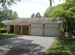 1946 Geraldson Dr, Lancaster, PA 17601