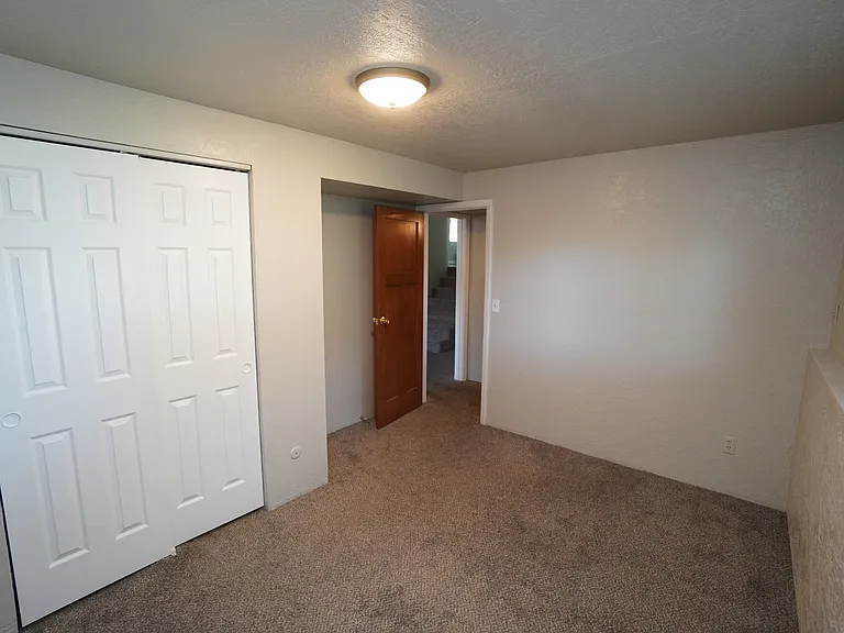 698 S Berwick Dr — Photo 14