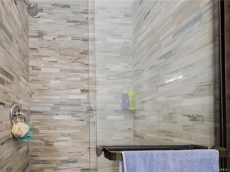 1 Alicia Ln #B — Photo 5