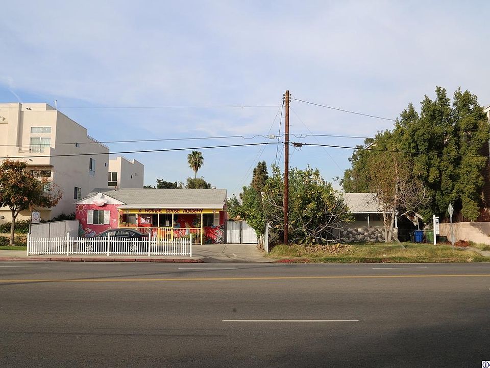 2nd image of 11841 Burbank Blvd