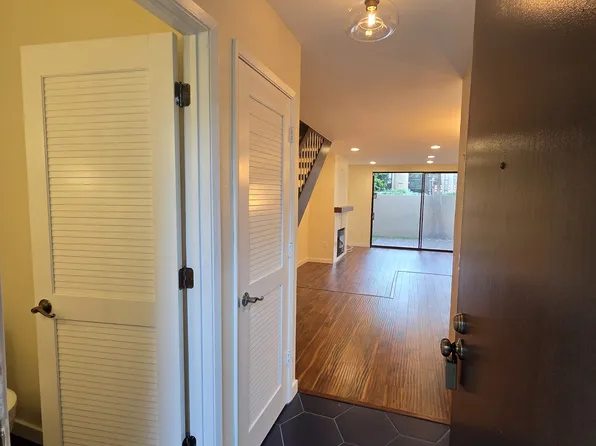 878 Woodside Ln E Unit 2, Sacramento, CA 95825