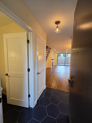 878 Woodside Ln E #2 Photo 1