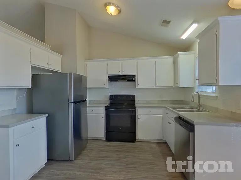 500 Rockhaven Dr — Photo 5