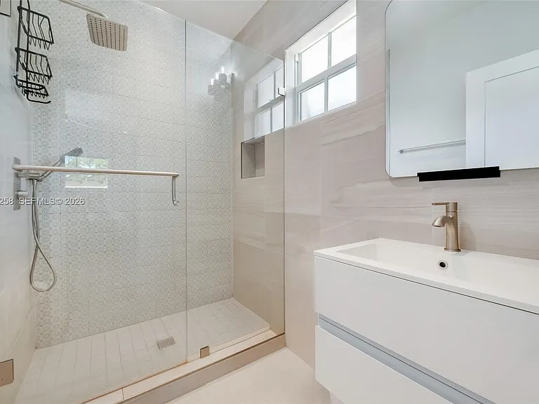 6356 SW 14th St — Photo 16