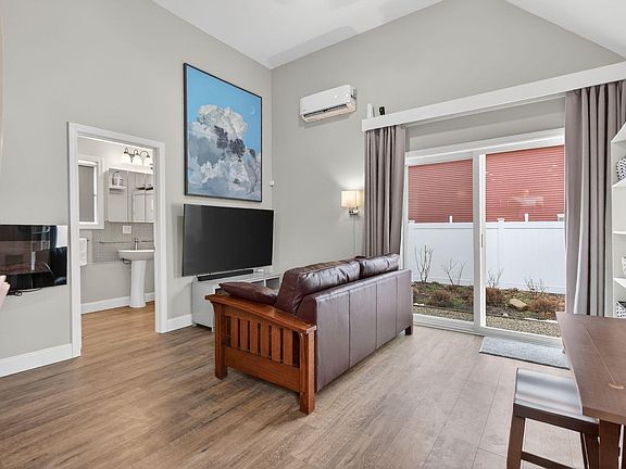 5th image of 994 Portland Road #6