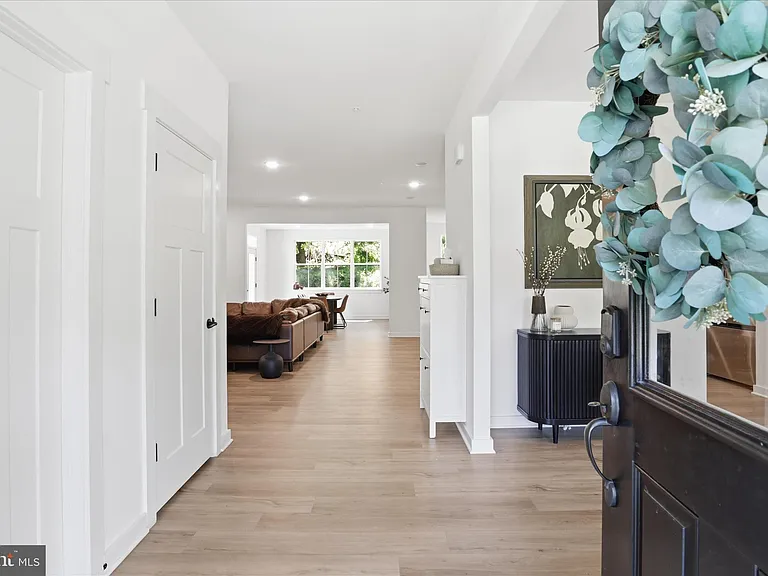 15717 Tierra Dr — Photo 3