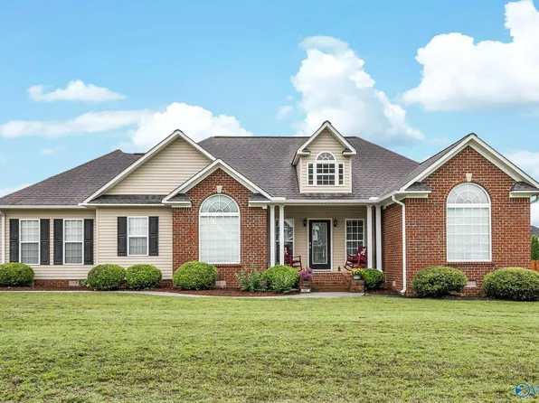 147 Drury Ln, Albertville, AL 35950