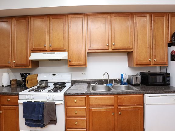 4th image of 1821 N Sheffield Ave #H