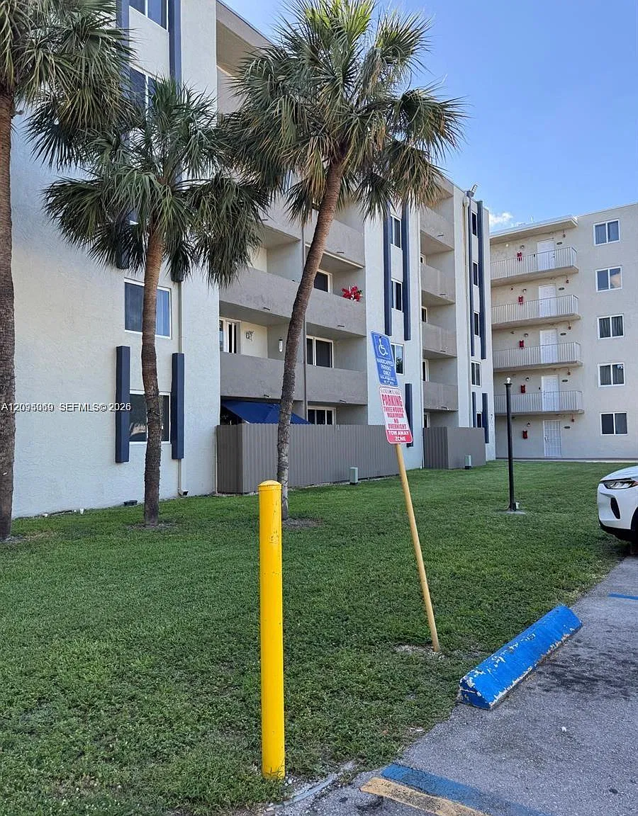 Samari Lake East Condo — Photo 2
