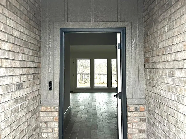 720 N Country Club Dr — Photo 2