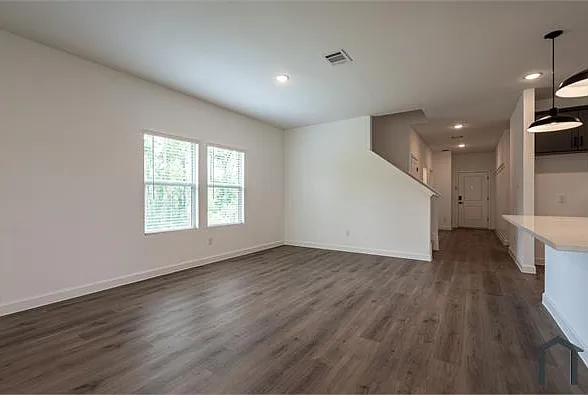 1412 Victoria St — Photo 5