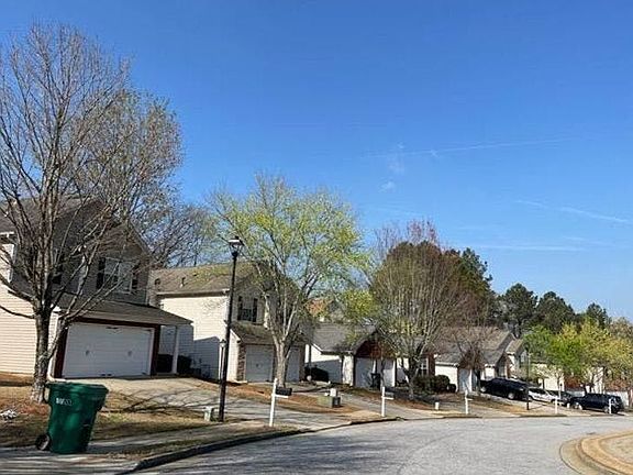 5th image of 702 River Hill Dr