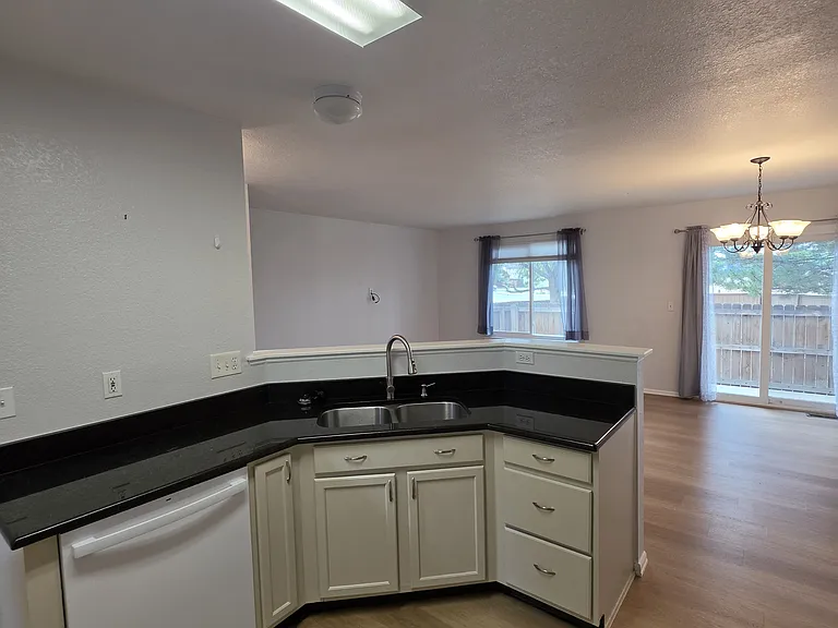 1117 S Ventura Cir #C — Photo 6