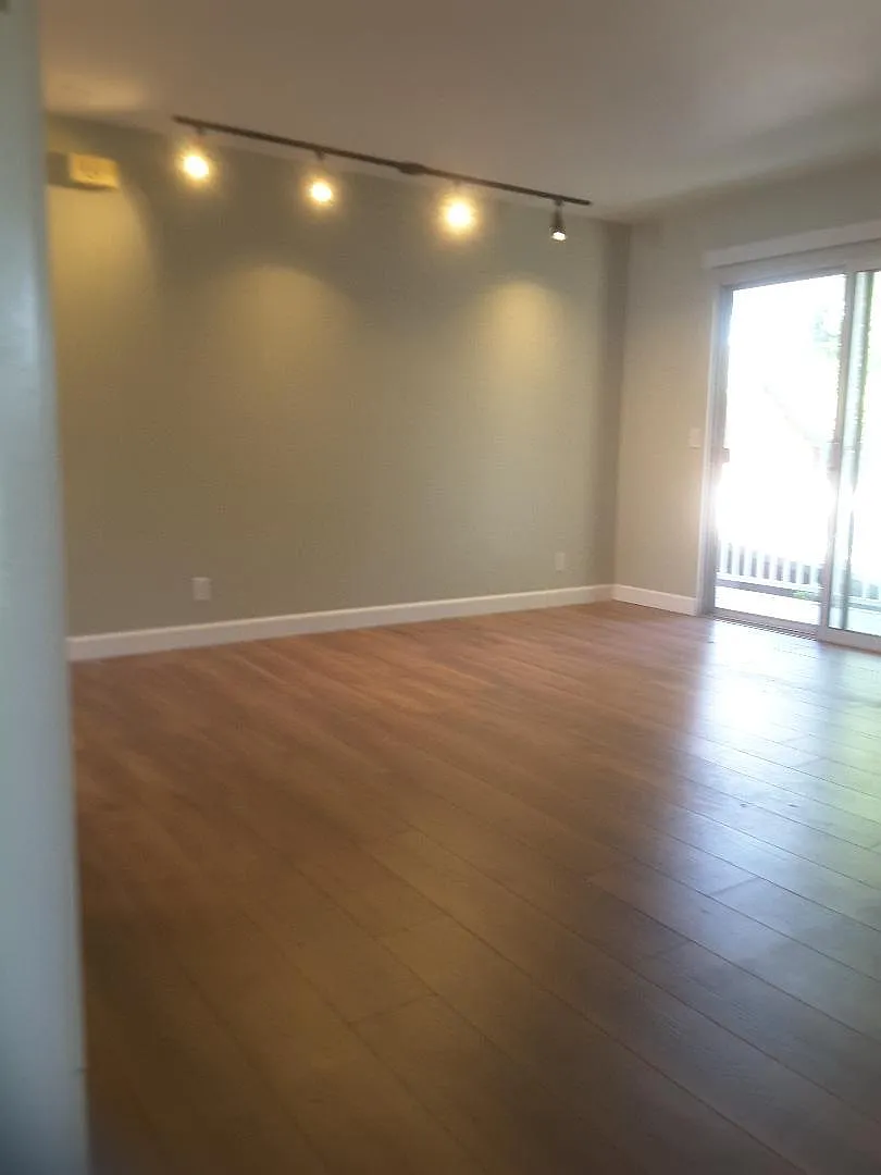 2 bed, 900 sqft, $3,350 — Photo 2