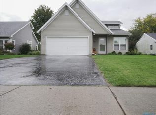 1940 Carvelle Dr, Northwood, OH 43619