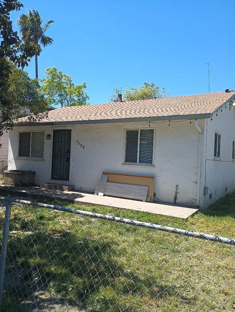 1105 S Stanislaus St photo 1