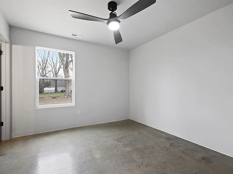 208 3rd Ave — Photo 35