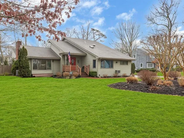 9 Mill Race, Hampton Bays, NY 11946