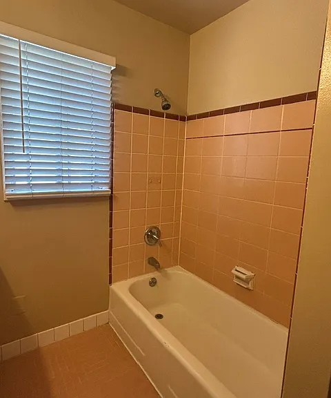 2025 Locust Ave #B — Photo 15