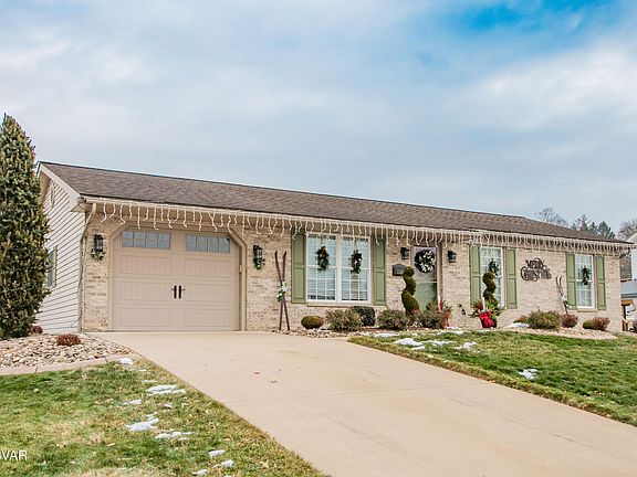 4th image of 1217 Pearl Blvd