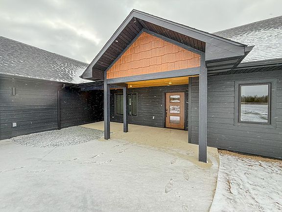 3rd image of 932 Rodeo Dr NW