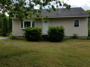 97 Exeter Rd, Epping, NH 03042