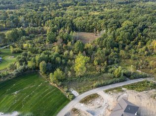 1293 Wind Valley Ln, Holly, MI 48442