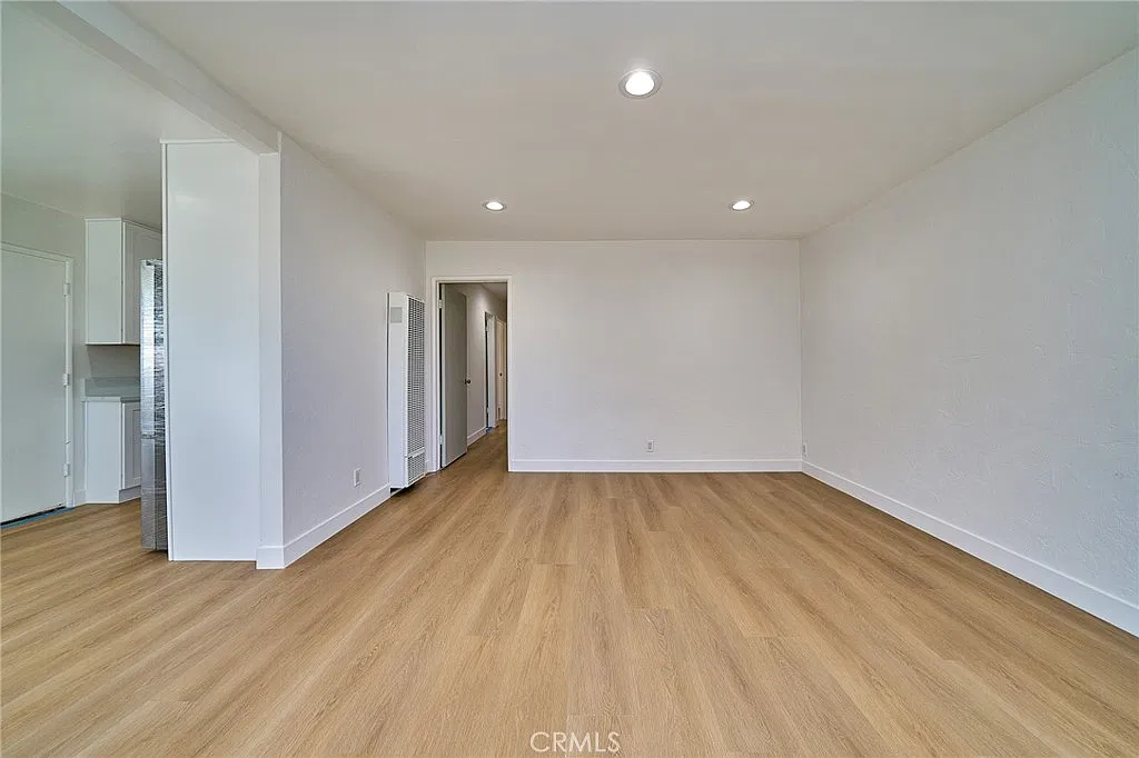 3 bed, 950 sqft, $3,500 — Photo 4