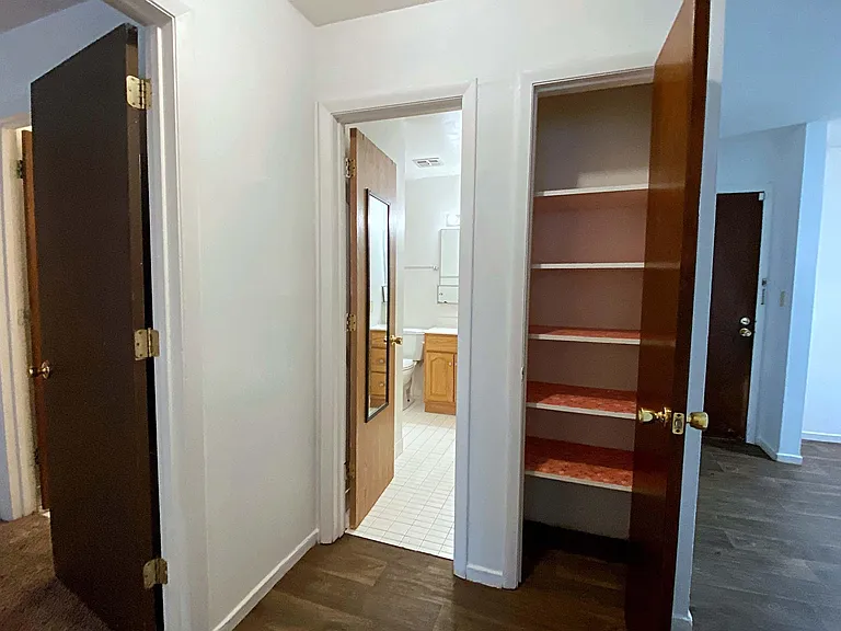 Holiday Acres Apartments — Photo 45