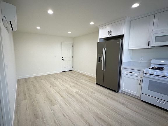 4th image of 1312 Live Oak Ct #2