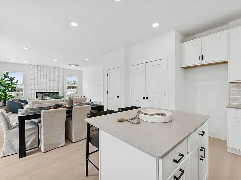 245 Rose Hannah Dr — Photo 4