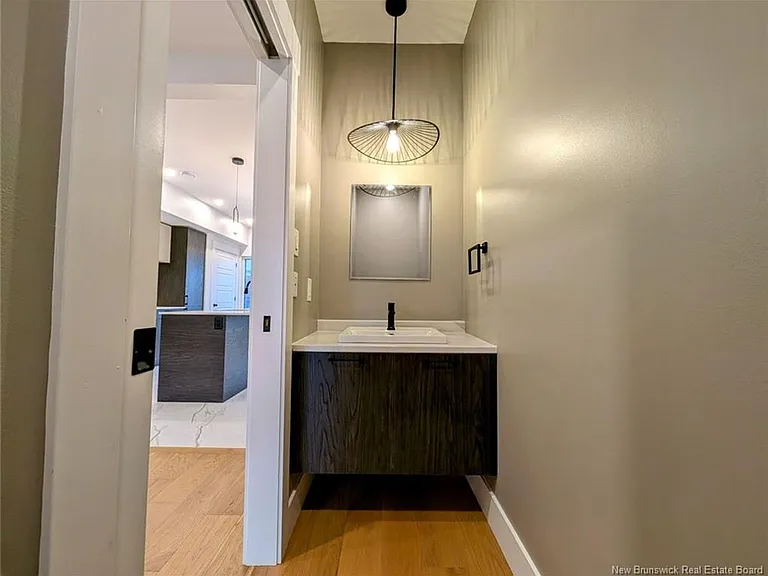 124 Ernest St — Photo 9