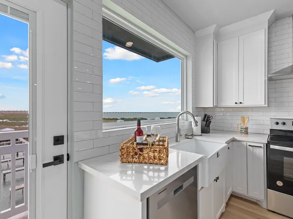 111 W Sunny Isle Dr, South Padre Island, TX