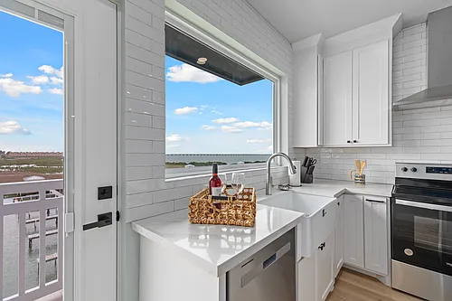111 W Sunny Isle Dr Photo 1