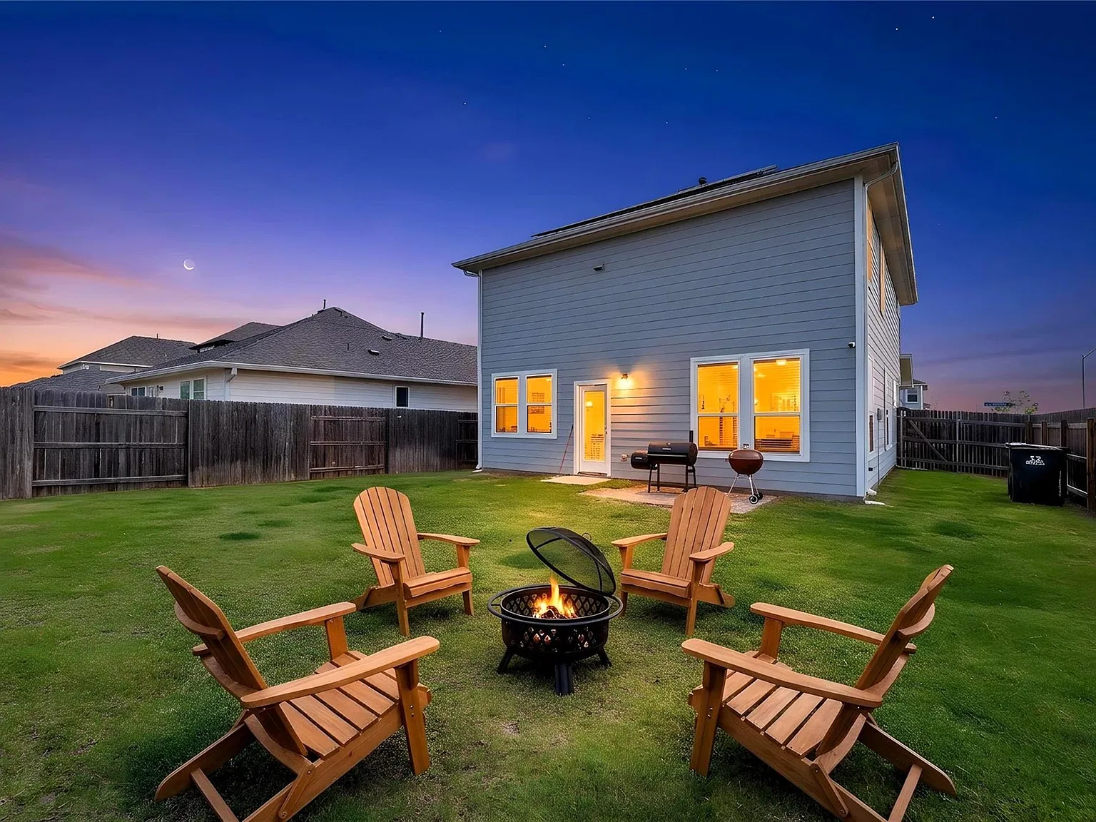 4 bed, 2.5 bath, 2302 sqft, $2,300 — Photo 2