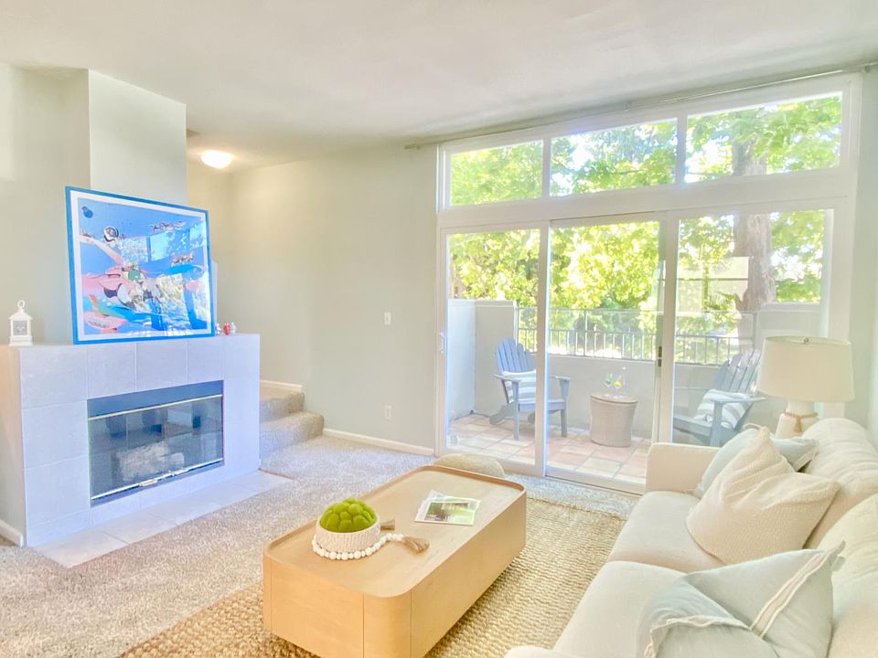 1st image of 315 Dunsmuir Ter Unit 6