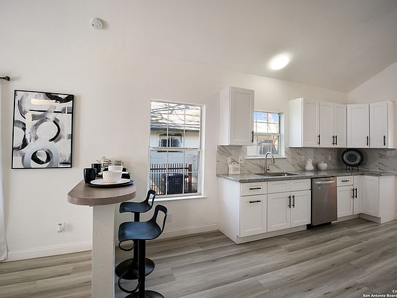 3rd image of 503 BARRETT AVE