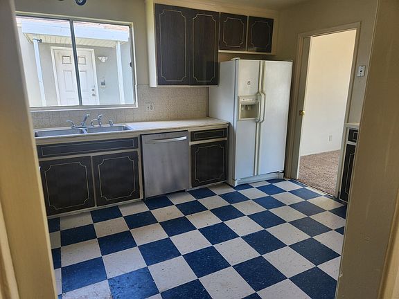 3rd image of 19 Eastridge Cir