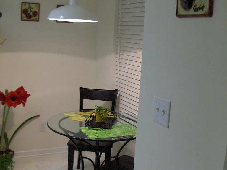 117 Avebury Ln — Photo 9