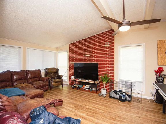 4th image of 109 S Arrington Dr