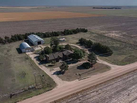 5th image of 822 E County Rd E