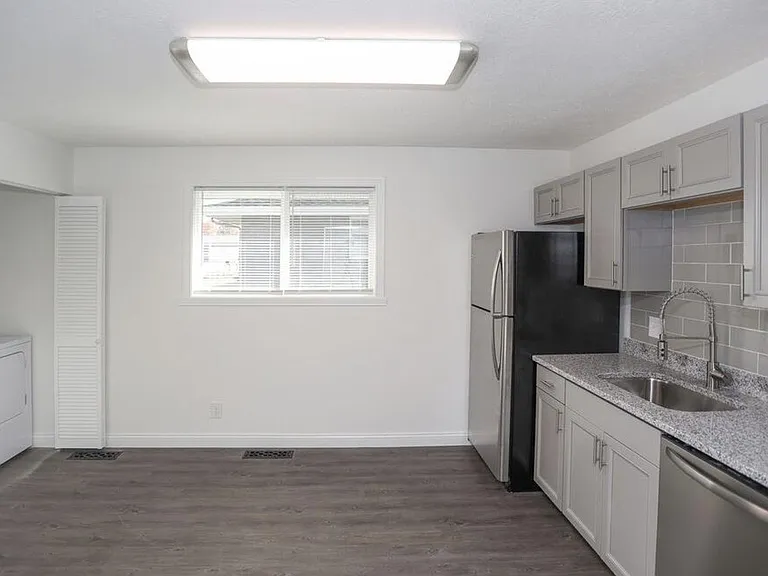 1 Bed 1 Bath Duplex Kitchen