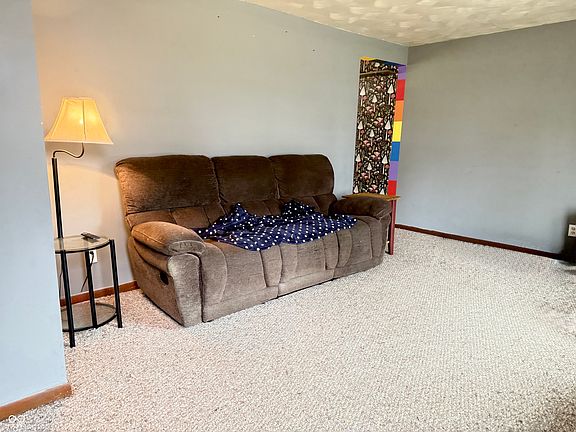 2nd image of 305 E Union St