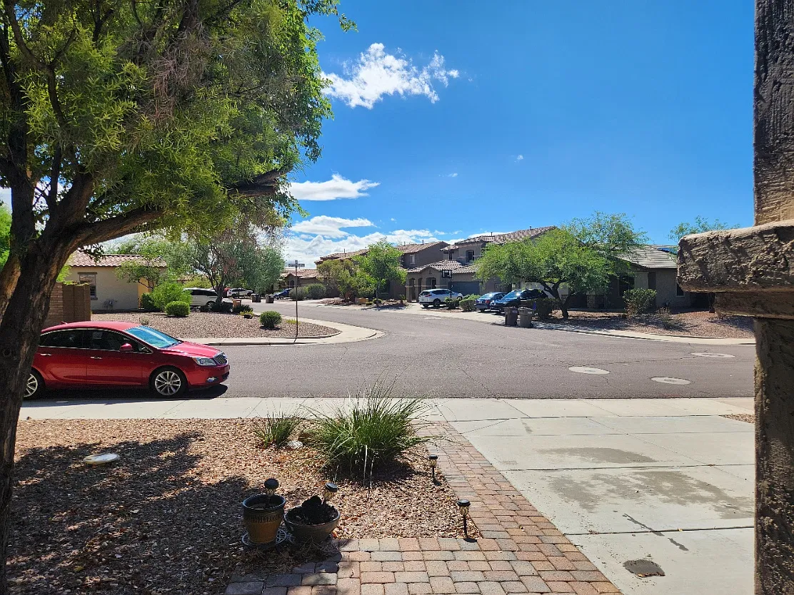 4 bed, 2439 sqft, $1,000 — Photo 2