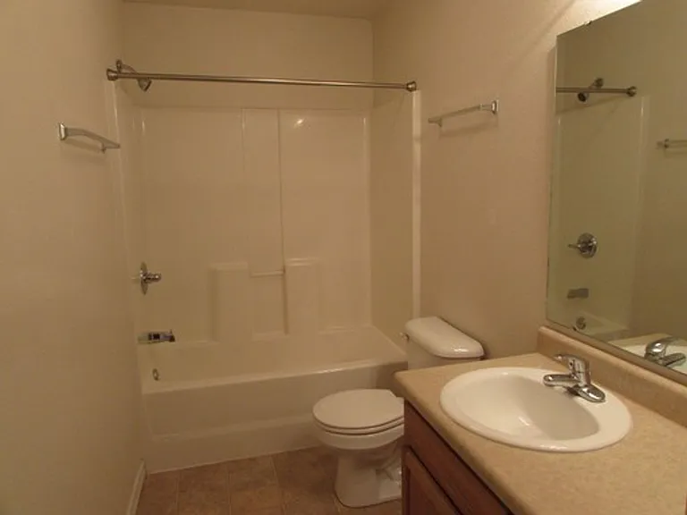 118 Andrews Dr — Photo 24