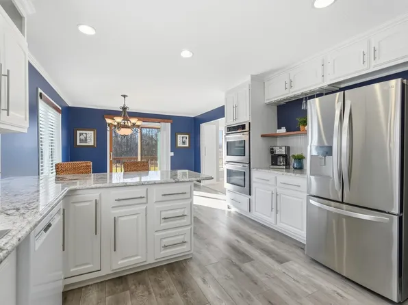 4537 W Black Oak Cir, Angola, IN 46703