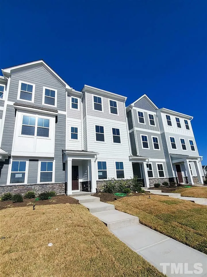 3 bed, 3.5 bath, 1695 sqft, $1,850 — Photo 1